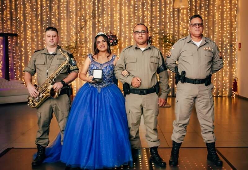 Brigada Militar participa de festa de 15 anos em Campo Bom 1 Brigada Militar participa de festa de 15 anos em Campo Bom