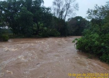 Prefeitura monitora efeitos do temporal e atende casos mais urgentes