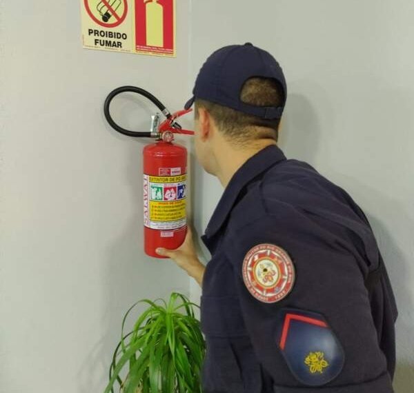 Corpo de Bombeiros notifica três empresas locais  1 Corpo de Bombeiros notifica três empresas locais