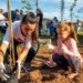 Alunos das Emefs Emílio Vetter e Sempre Viva participam de plantio de árvores no bairro Rio Branco