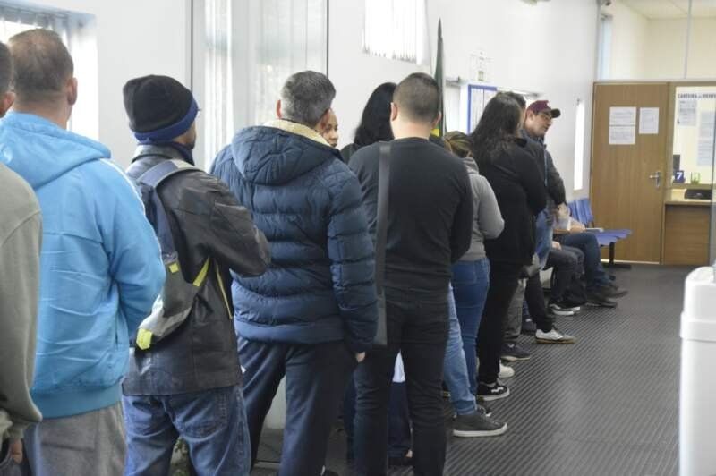 95 pessoas fizeram fila em busca de emprego no Sine 1 95 pessoas fizeram fila em busca de emprego no Sine