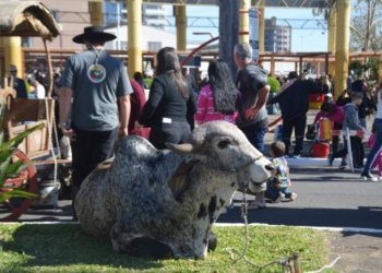 4ª Festa do Colono inova com concurso de pão de laranja e desfile temático