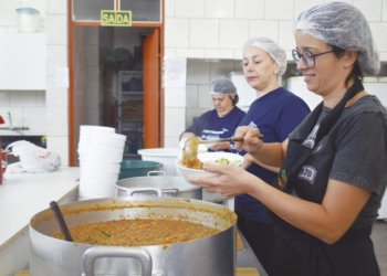 Cozinha do Amor serve 165 marmitas por semana