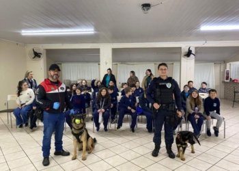 Guarda Municipal de Campo Bom e Polícia Civil de Sapiranga realizam palestra contra às drogas com alunos da rede municipal de ensino