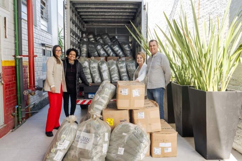 Campo Bom solidário recebe doações da Arezzo&Co 1 Campo Bom solidário recebe doações da Arezzo&Co