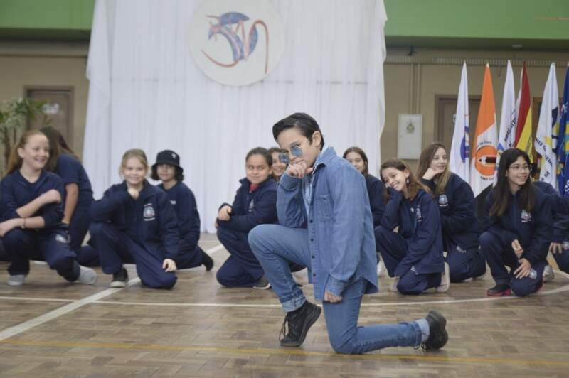 Semana da Pátria inicia com apresentações de alunos