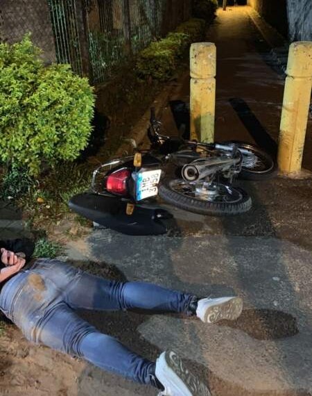 Motociclista sem CNH foge da Guarda Municipal e atropela gato 1 Motociclista sem CNH foge da Guarda Municipal e atropela gato