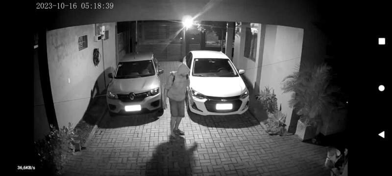 Homem invade casas no Centro de Campo Bom