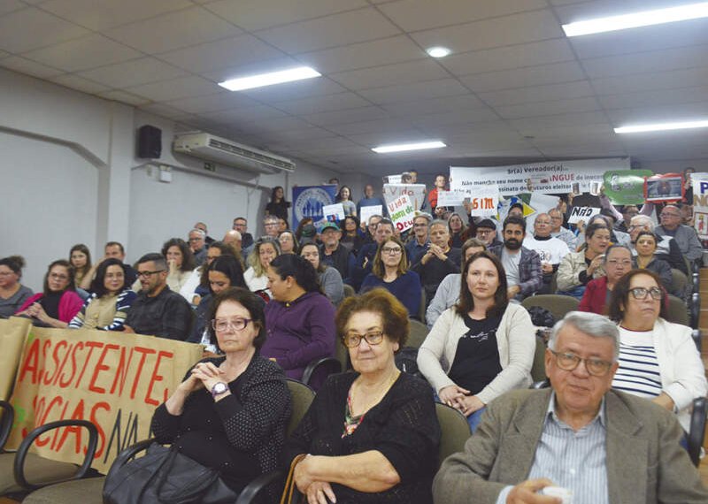 Protesto contra o aborto lota Câmara de Vereadores