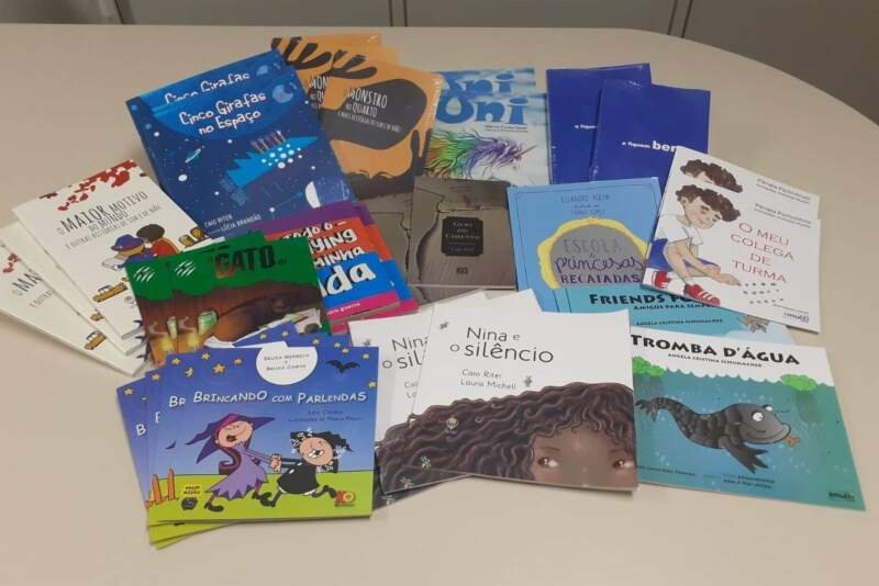 Prefeitura distribuiu 1120 livros nas escolas antes da Feira 1 Prefeitura distribuiu 1120 livros nas escolas antes da Feira