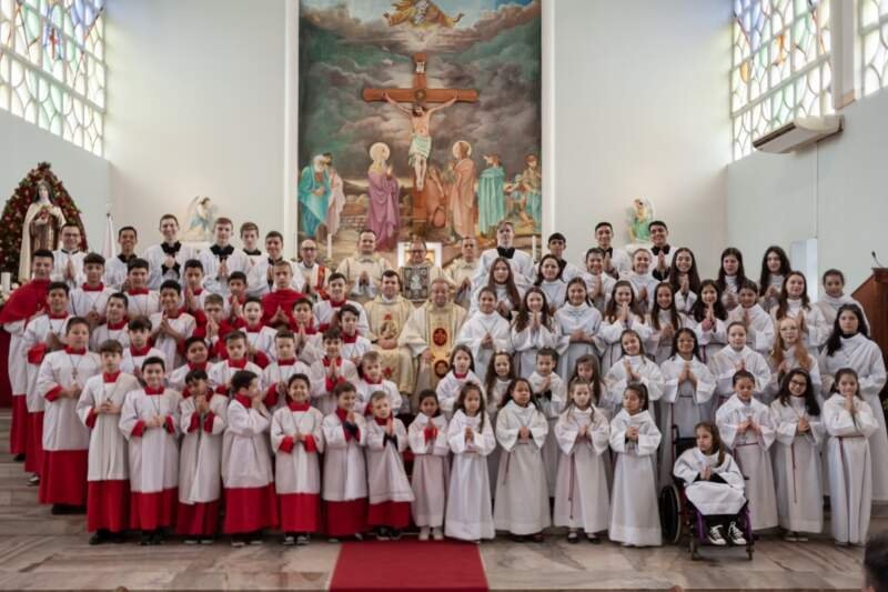 Entre a fé e a comunhão: uma jornada de luz na Paróquia Santa Teresinha