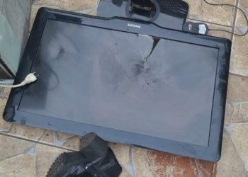 Com faca e espeto, homem agride esposa, enteada e sogros