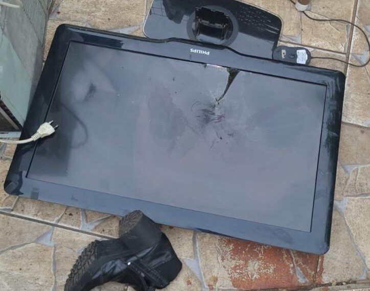 Com faca e espeto, homem agride esposa, enteada e sogros 1 Com faca e espeto, homem agride esposa, enteada e sogros