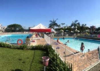 Piscina do Clube 15 de Novembro é alternativa para espantar o calorão