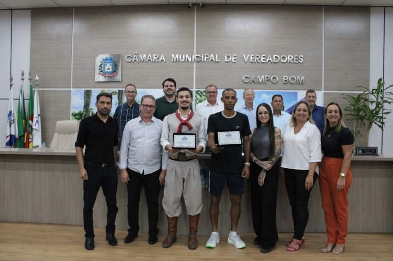 Campeão do ENART e gari ultramaratonista recebem homenagem do Legislativo de Campo Bom 1 Campeão do ENART e gari ultramaratonista recebem homenagem do Legislativo de Campo Bom