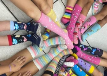 Alunos trocam meias e afeto no Dia Internacional da Síndrome de Down
