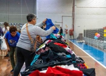 Campo Bom Solidário tem 10 mil peças de roupas para doação neste domingo