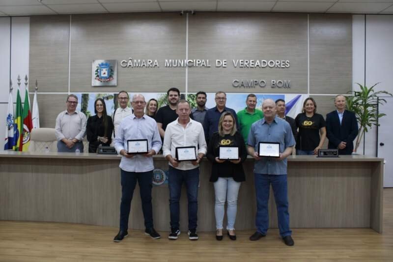 Supermercados, veterinário e escola são homenageados no Legislativo 1 Supermercados, veterinário e escola são homenageados no Legislativo