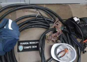 Dupla é detida por furto de fios ao se passar por empresa de internet 2 Dupla é detida por furto de fios ao se passar por empresa de internet
