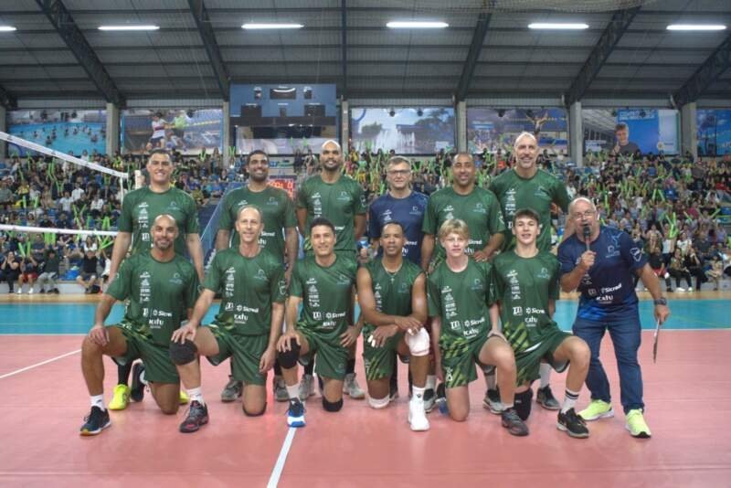 Campeões olímpicos do vôlei jogaram no Ginásio do CEI 1 Campeões olímpicos do vôlei jogaram no Ginásio do CEI