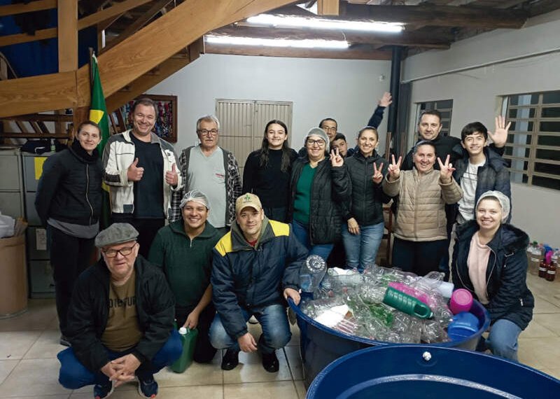 Limpeza Solidária: uma corrente de esperança 1 Limpeza Solidária: uma corrente de esperança