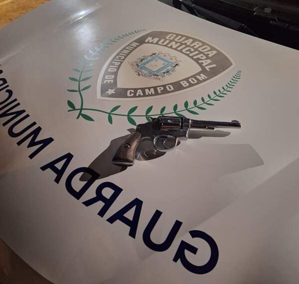 Homem é detido por porte irregular 1 Homem é detido por porte irregular