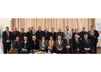 Rotary e Interact realizam reunião festiva