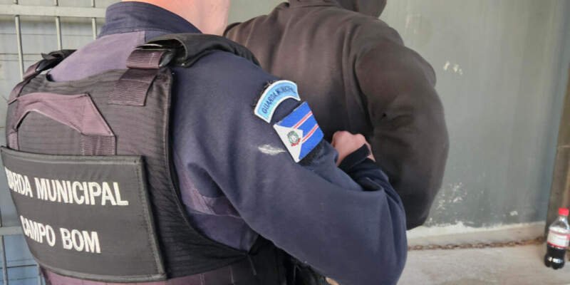 Homem é preso por tráfico de drogas