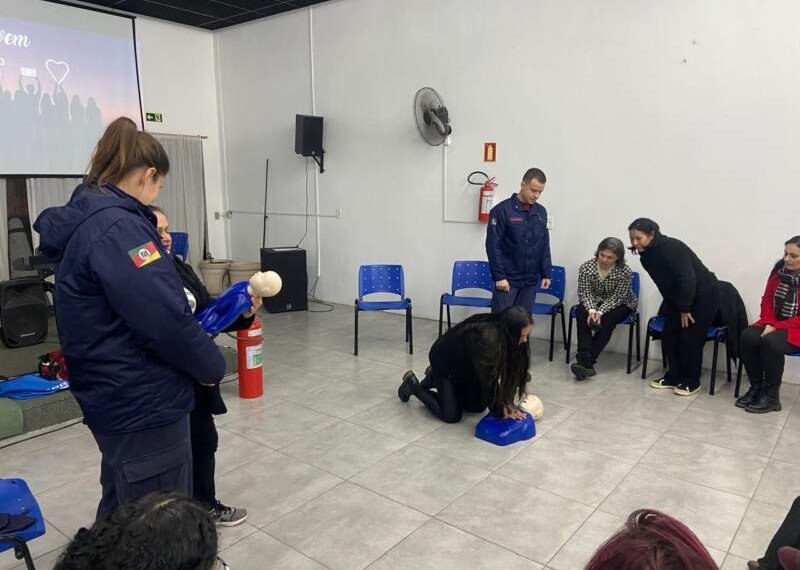 Bombeiros realizam treinamento de primeiros socorros no Lar Colmeia 1 Bombeiros realizam treinamento de primeiros socorros no Lar Colmeia