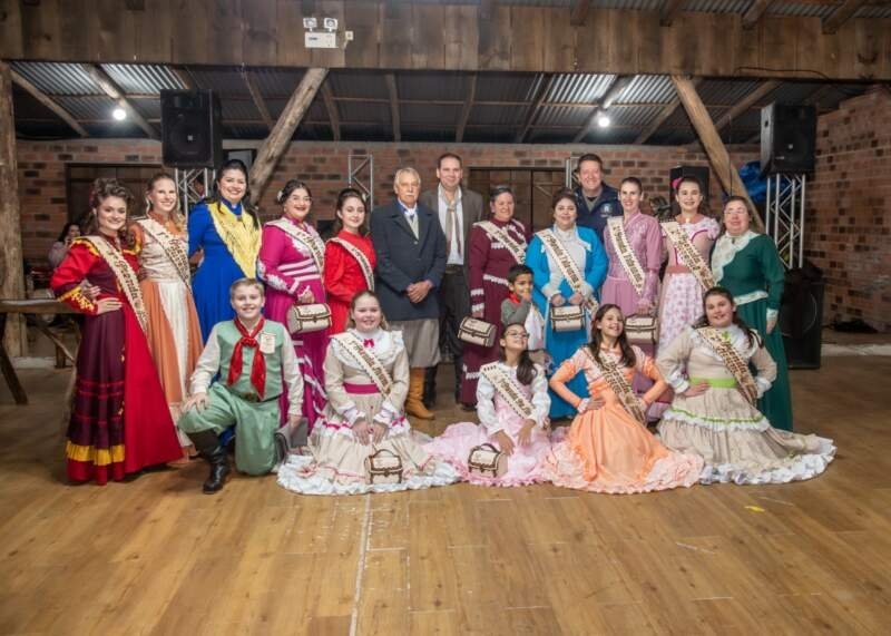 Conhecida nova gestão de prendas e peões do CTG Palanques da Tradição