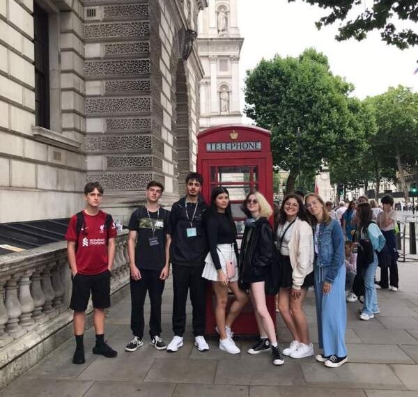 Estudantes do Colégio Sinodal Tiradentes retornam de intercâmbio na Inglaterra 1 Estudantes do Colégio Sinodal Tiradentes retornam de intercâmbio na Inglaterra