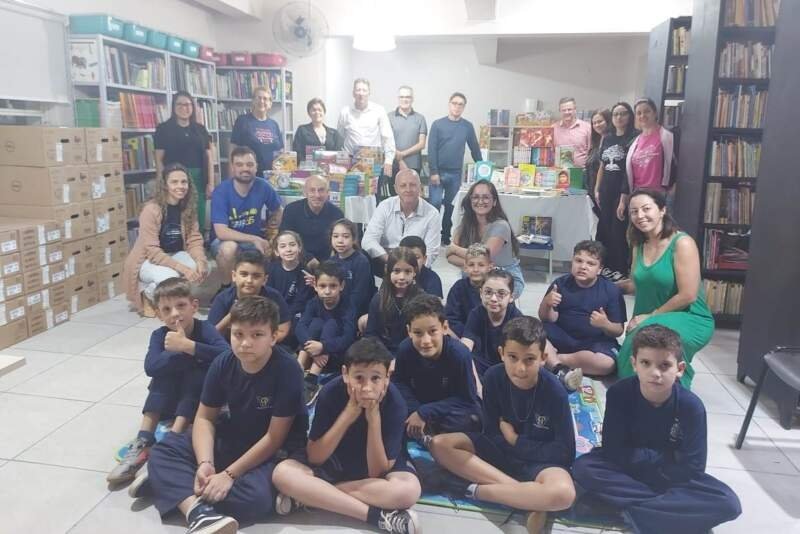 EMEFs Presidente Vargas e PrincesaIsabel recebem doações do Sicredi 1 EMEFs Presidente Vargas e PrincesaIsabel recebem doações do Sicredi