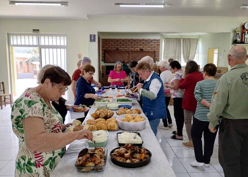 III Galeto da Melhor idade homenageou os jovens a mais tempo no bairro Celeste 1 III Galeto da Melhor idade homenageou os jovens a mais tempo no bairro Celeste