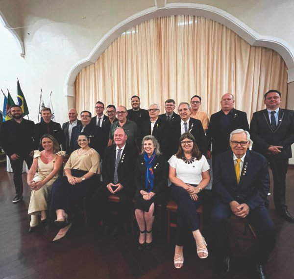 Rotary Club recebe visita de Governadora Distrital 1 Rotary Club recebe visita de Governadora Distrital