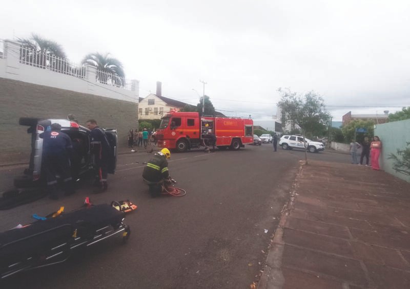 Acidente nos cruzamentos da 15 de Novembro com a rua 20 de setembro mobilizou equipes 1 Acidente nos cruzamentos da 15 de Novembro com a rua 20 de setembro mobilizou equipes