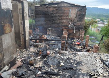 Família que teve casa destruída pelo fogo precisa de ajuda da comunidade 8 Família que teve casa destruída pelo fogo precisa de ajuda da comunidade