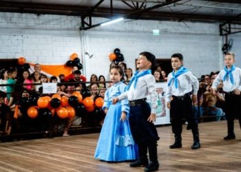 Sarau de Arte Gaúcha Escolar reúne mais de 400 estudantes