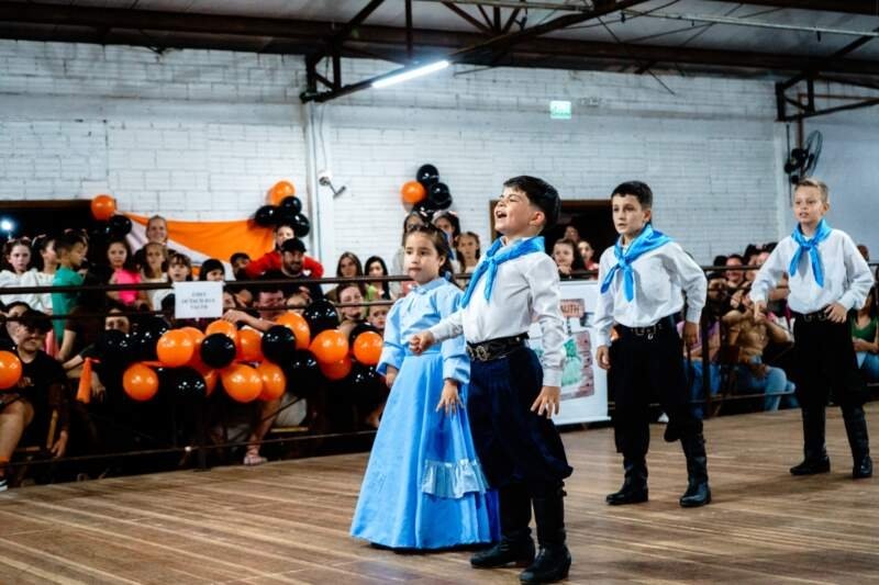 Sarau de Arte Gaúcha Escolar reúne mais de 400 estudantes 1 Sarau de Arte Gaúcha Escolar reúne mais de 400 estudantes