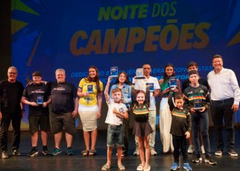 Destaques do Esporte em Campo Bom reconhecidos na Noite dos Campeões
