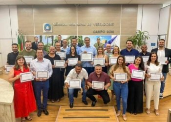 Prefeito, vice, vereadores titulares e suplentes foram diplomados nesta quarta-feira 1 Prefeito, vice, vereadores titulares e suplentes foram diplomados nesta quarta-feira