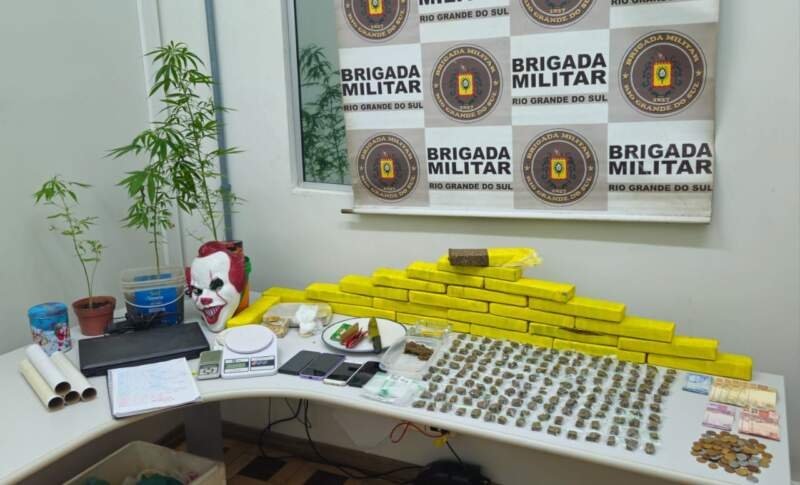 Operação da Brigada Militar desarticula ponto de tráfico e apreende grande quantidade de drogas 1 Operação da Brigada Militar desarticula ponto de tráfico e apreende grande quantidade de drogas