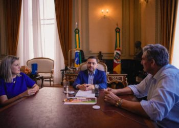 Giovani Feltes e Gênifer Engers reúnem-se com governador do Estado