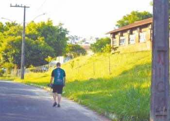 Falta de passeio público na Av. Kennedy preocupa comunidade 9 Falta de passeio público na Av. Kennedy preocupa comunidade