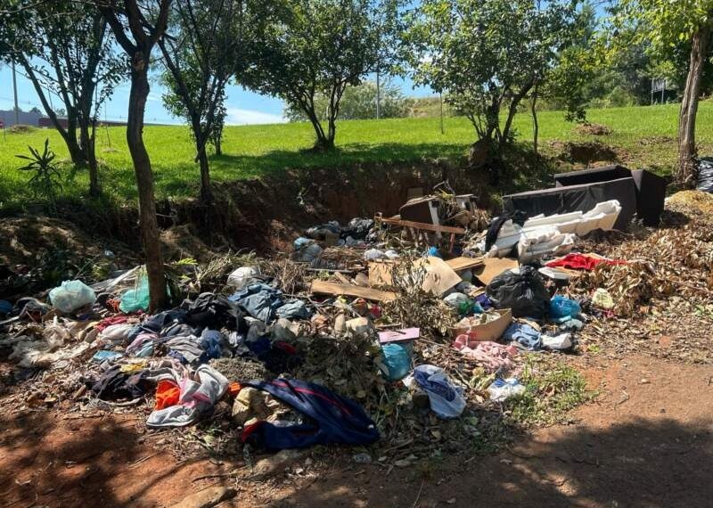 Descarte irregular de lixo: um problema sem solução 1 Descarte irregular de lixo: um problema sem solução