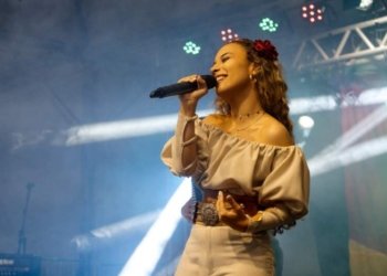 Luiza Barbosa abre o 45º Rodeio Nacional de Campo Bom 6 Luiza Barbosa abre o 45º Rodeio Nacional de Campo Bom