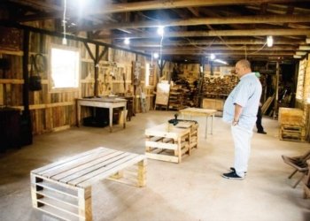 Parceria entre Desafio Jovem Luz no Vale e Box Print transforma vidas por meio do trabalho com paletes 2 Parceria entre Desafio Jovem Luz no Vale e Box Print transforma vidas por meio do trabalho com paletes