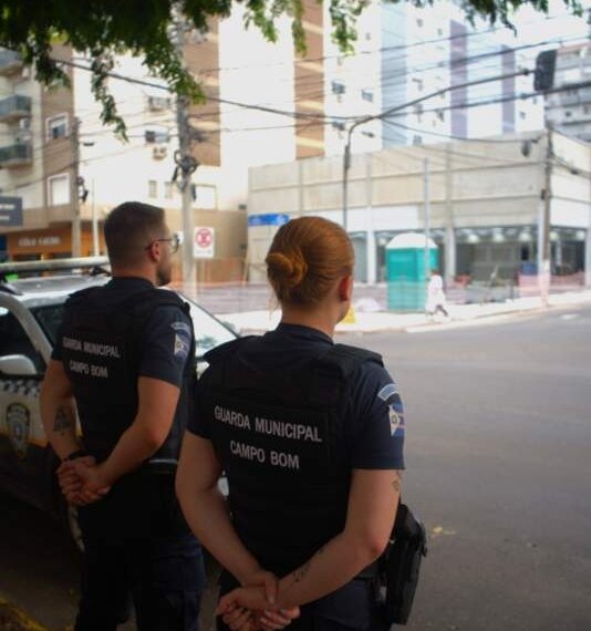 Guarda Municipal recupera veículo roubado e prende dois por receptação qualificada 1 Guarda Municipal recupera veículo roubado e prende dois por receptação qualificada