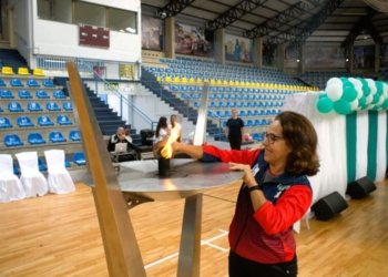 39ª Olimpíada Estudantil de Campo Bom é oficialmente aberta com pira olímpica acesa no Ginásio do CEI