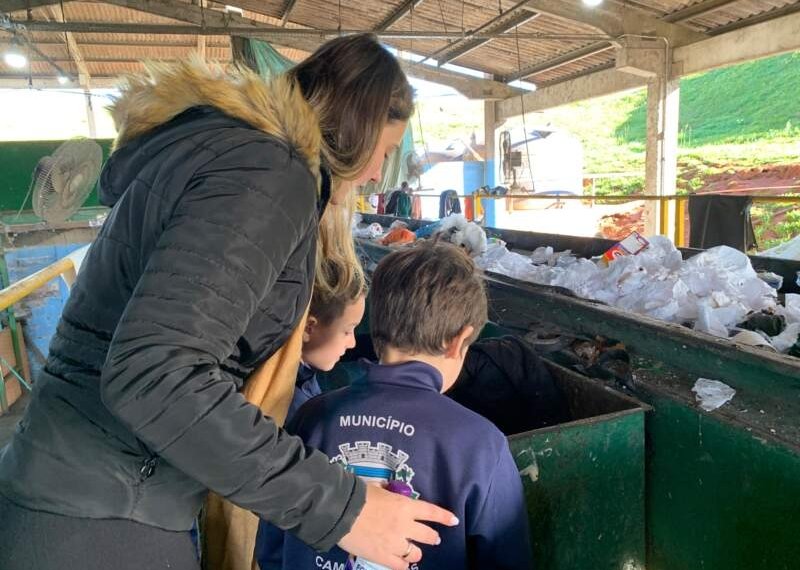 Alunos visitam Usina de Reciclagem e aprendem sobre a importância da separação do lixo 1 Alunos visitam Usina de Reciclagem e aprendem sobre a importância da separação do lixo