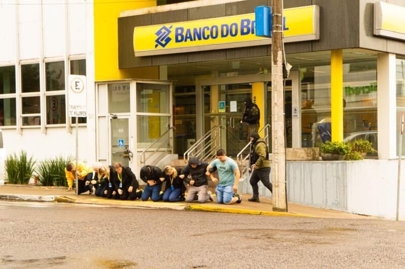 Simulado de roubo a banco mobilizou o centro de Campo Bom 1 Simulado de roubo a banco mobilizou o centro de Campo Bom